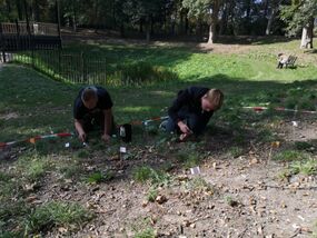 De leerlingen van De Brug stopten 20.000 bloembollen in de grond.